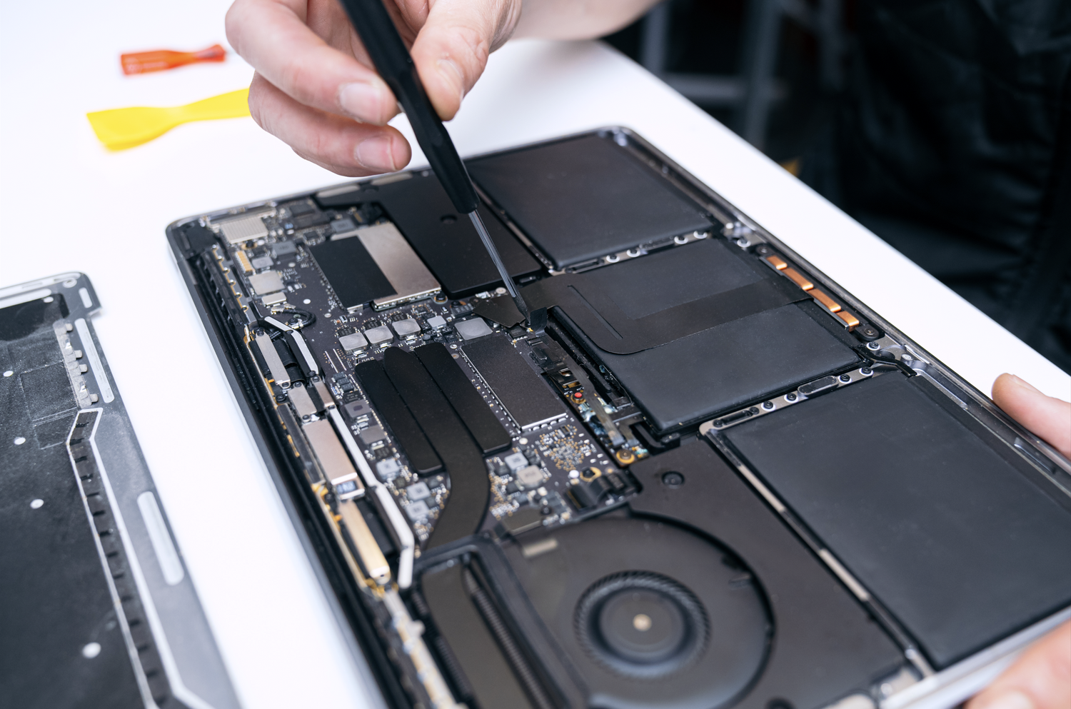 fix your broken macbook in sofia bulgaria at zeero bg